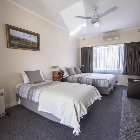 Redhill Cooma Motor Inn Esterno foto