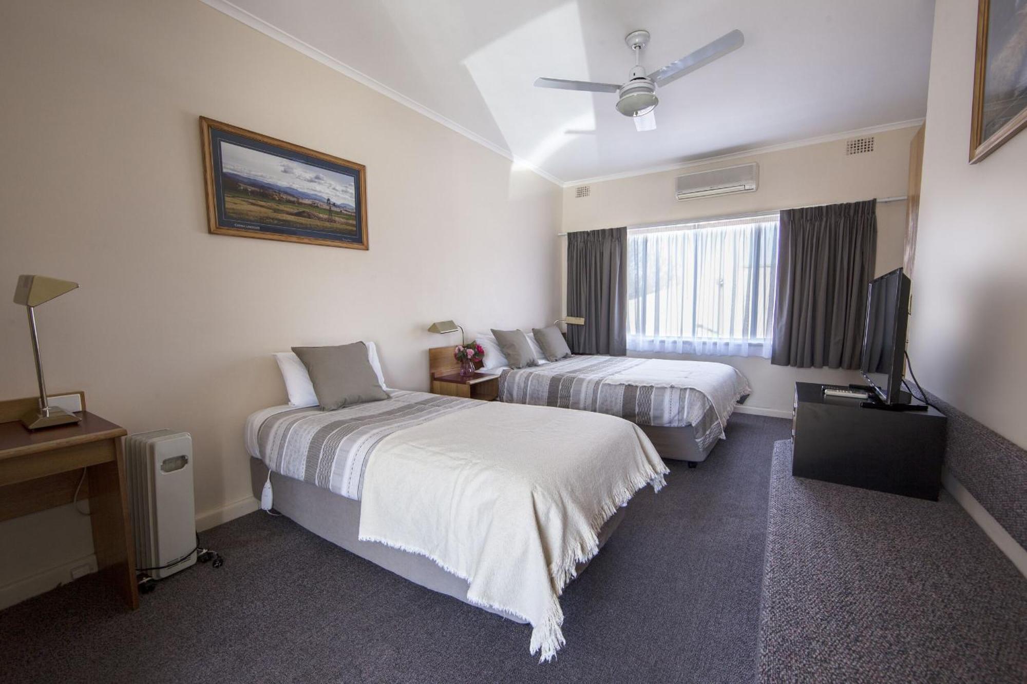 Redhill Cooma Motor Inn Esterno foto