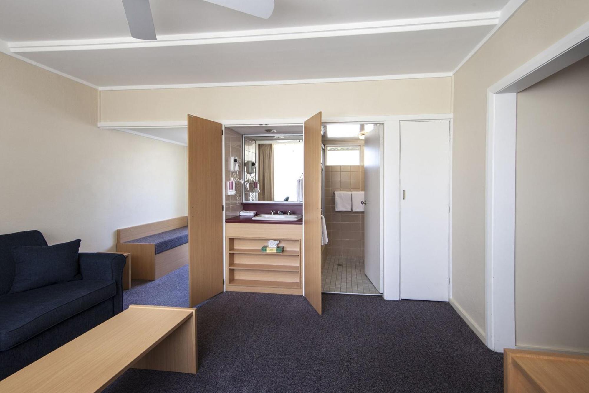 Redhill Cooma Motor Inn Esterno foto