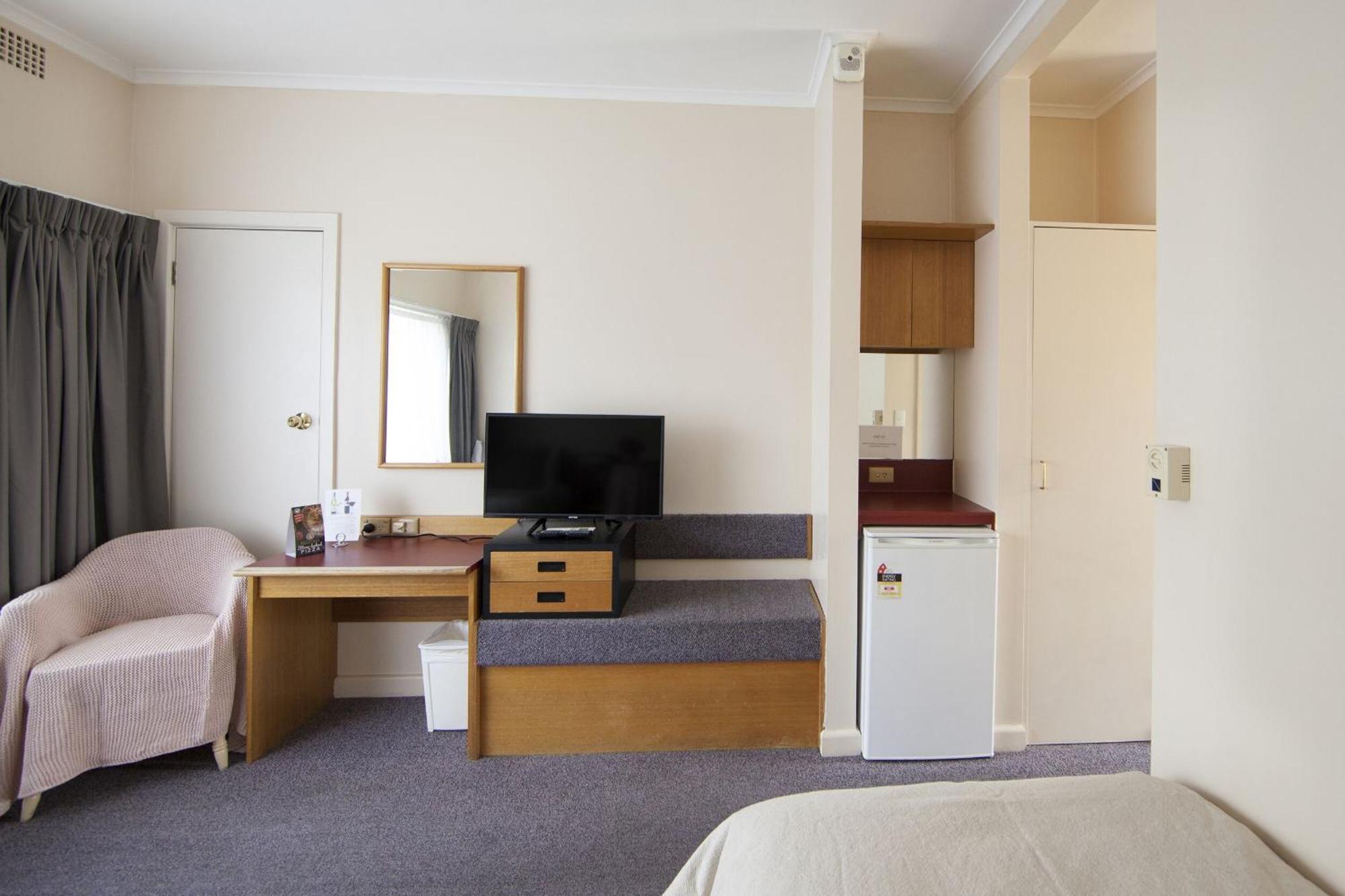 Redhill Cooma Motor Inn Esterno foto