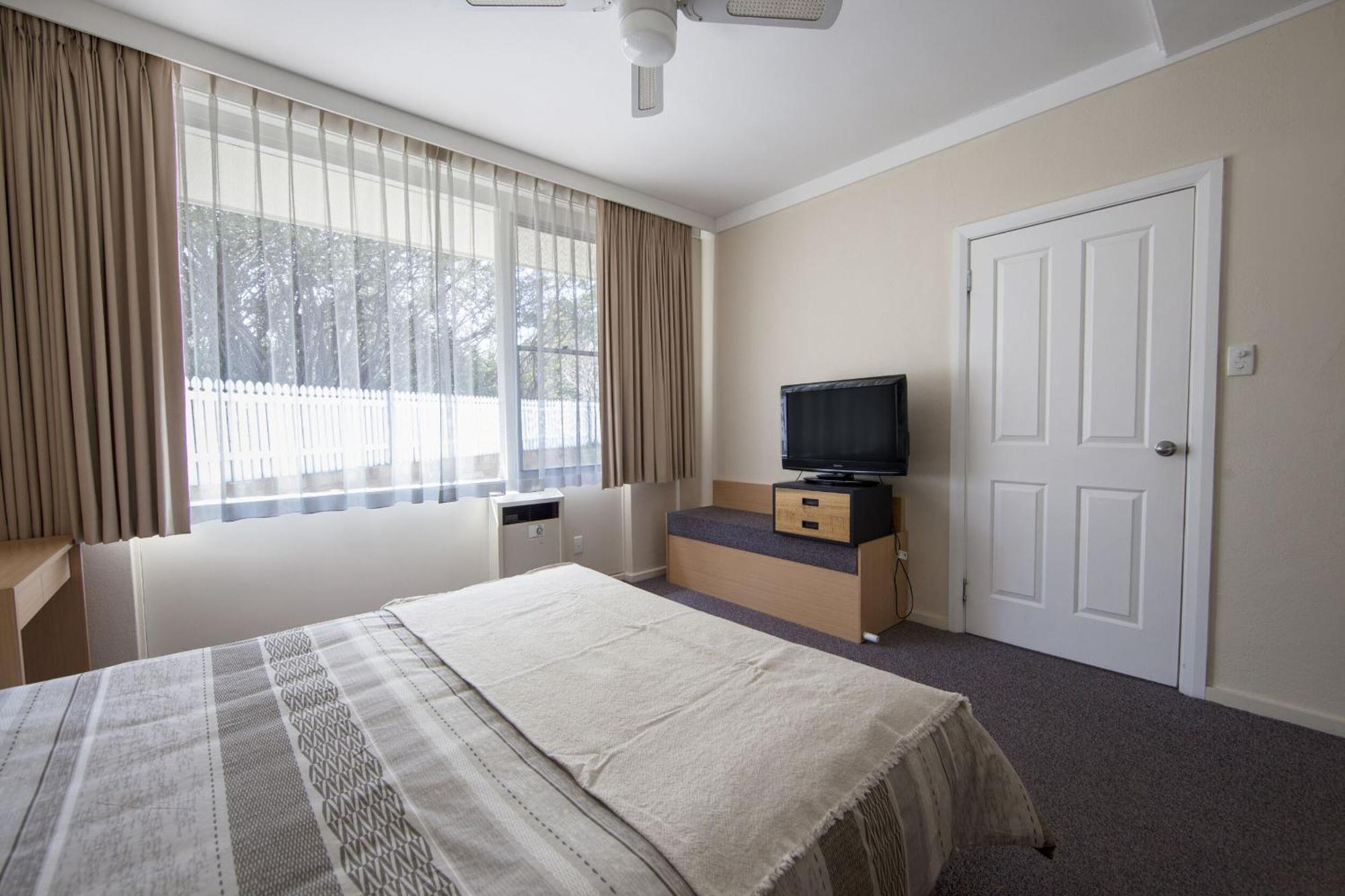 Redhill Cooma Motor Inn Esterno foto