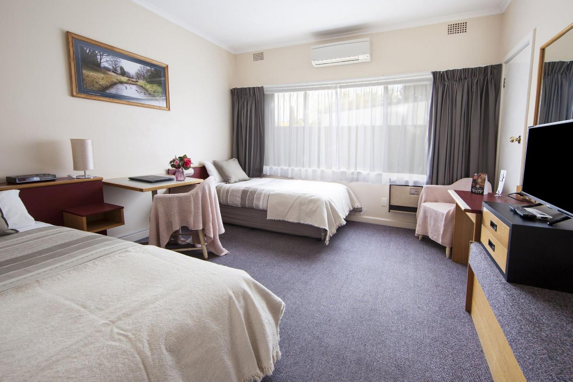 Redhill Cooma Motor Inn Esterno foto