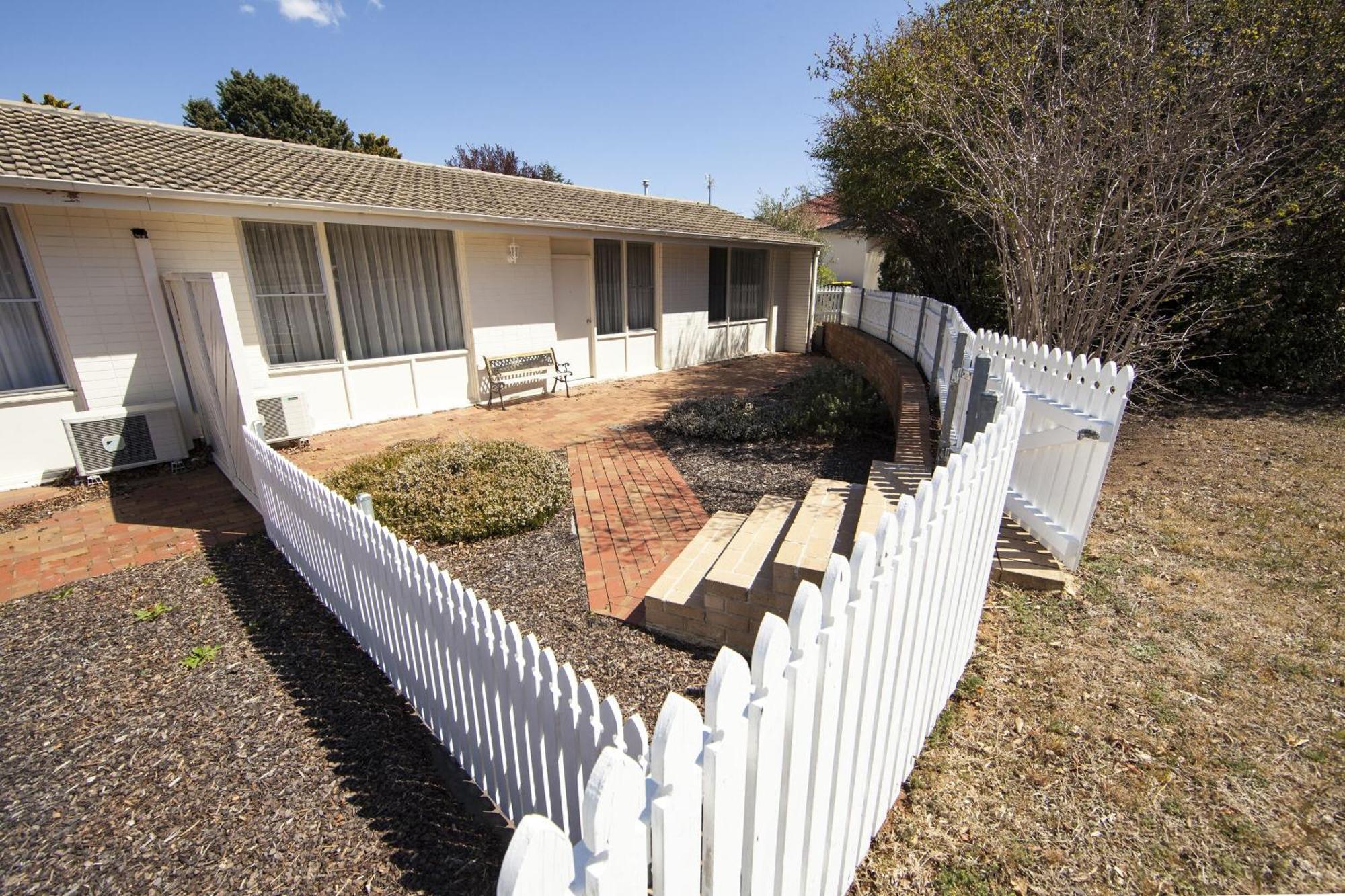 Redhill Cooma Motor Inn Esterno foto