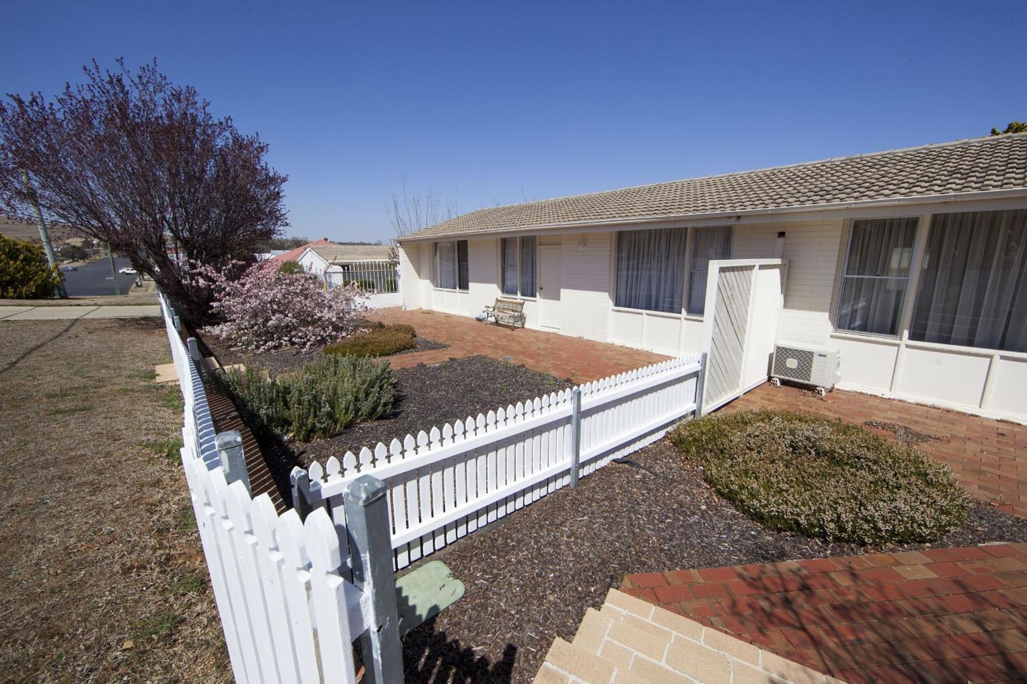Redhill Cooma Motor Inn Esterno foto