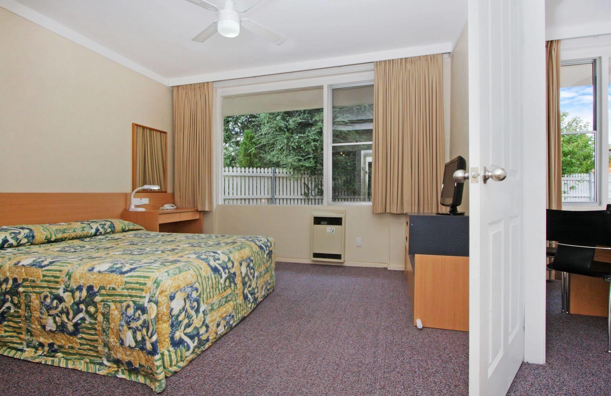 Redhill Cooma Motor Inn Esterno foto