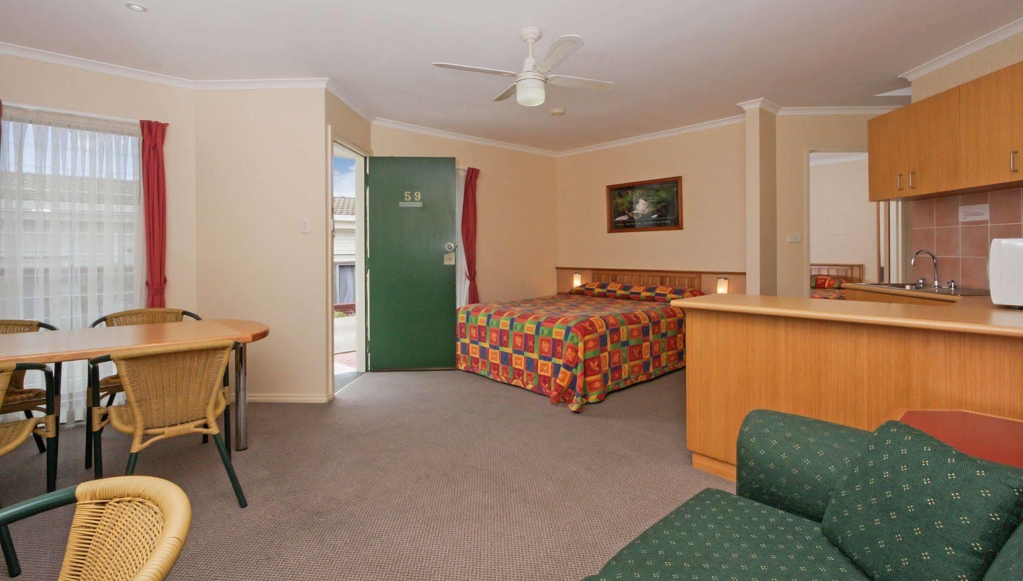 Redhill Cooma Motor Inn Esterno foto