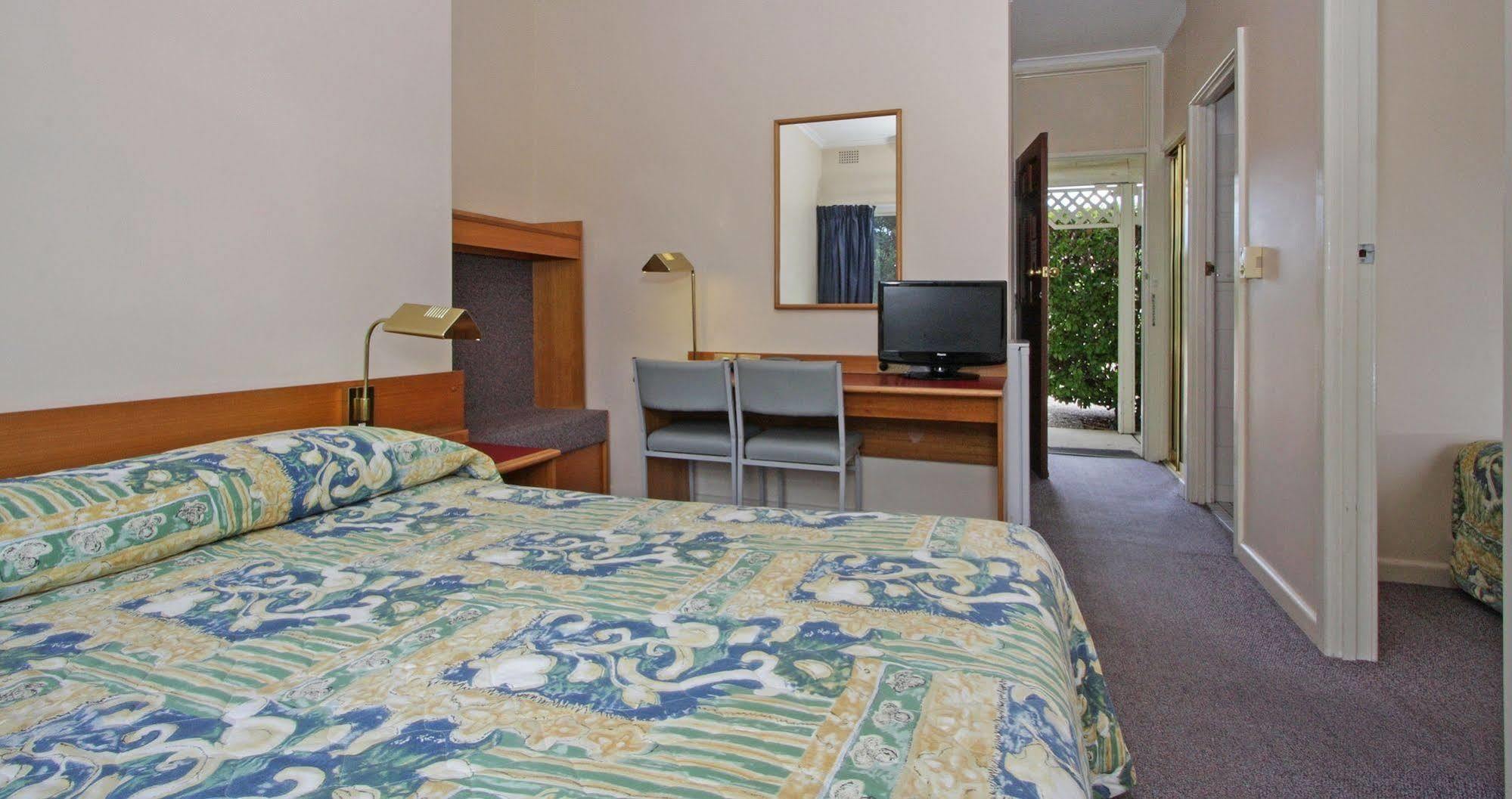 Redhill Cooma Motor Inn Esterno foto