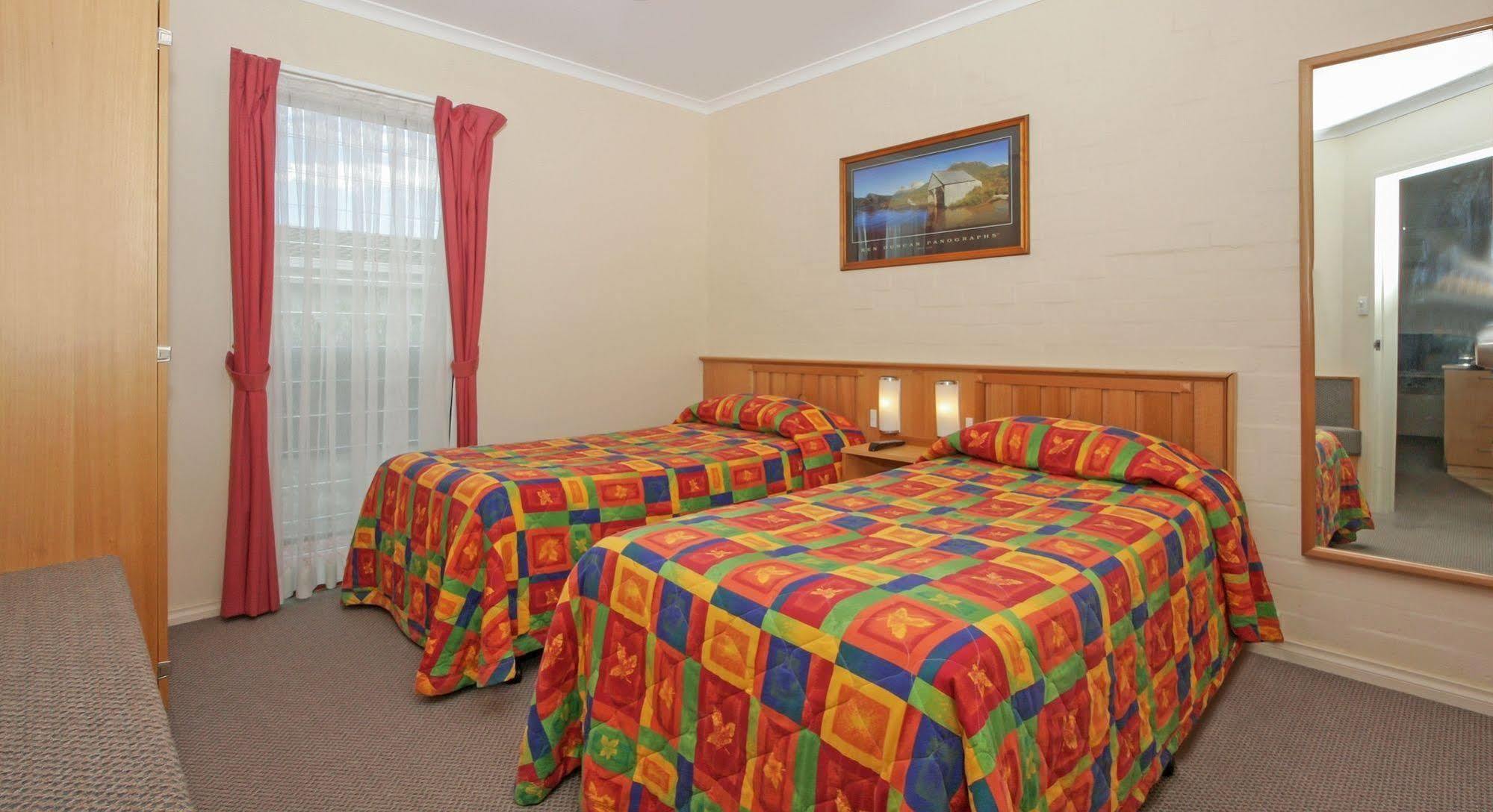 Redhill Cooma Motor Inn Esterno foto