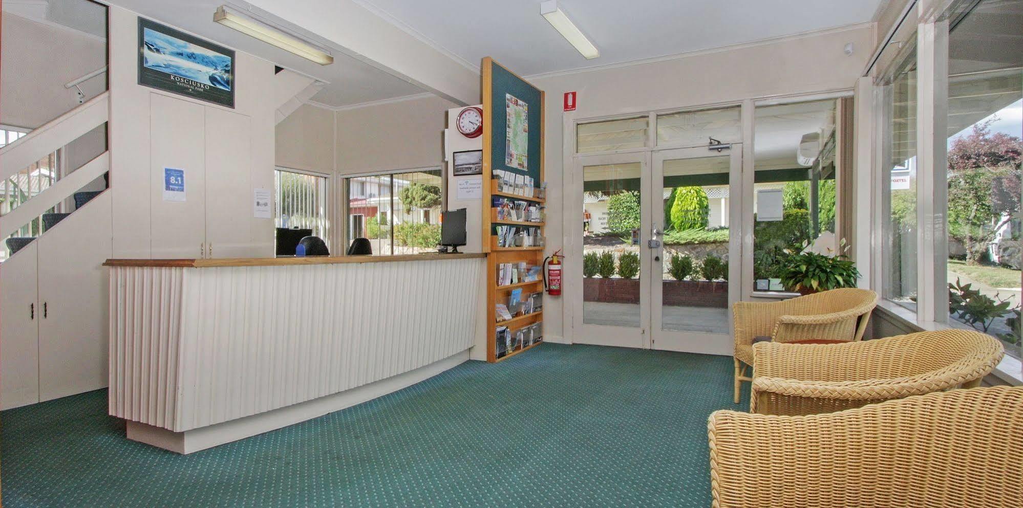 Redhill Cooma Motor Inn Esterno foto