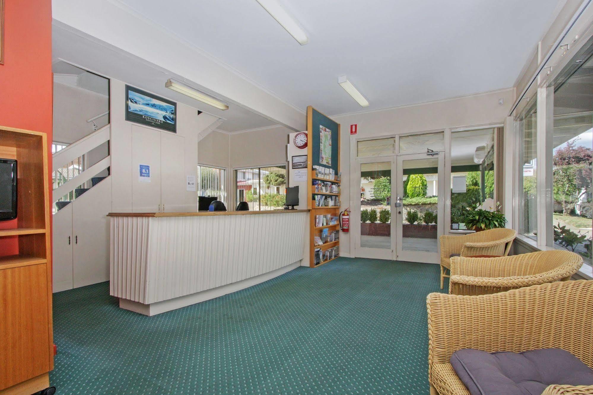 Redhill Cooma Motor Inn Esterno foto